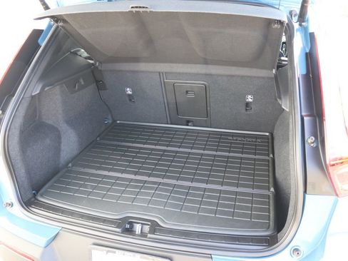 Used 2023 Volvo XC40 B5 Ultimate w/ Protection Package Premier image 25