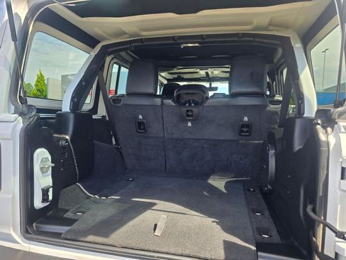 Used 2022 Jeep Wrangler Unlimited Sahara AWD/4WD image 25