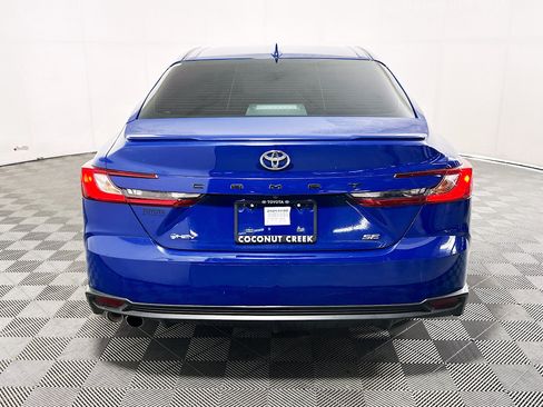 Used 2025 Toyota Camry SE w/ Convenience Package FWD image 4