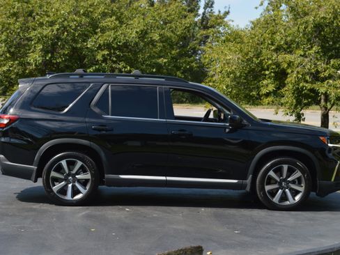 Used 2023 Honda Pilot Elite image 12