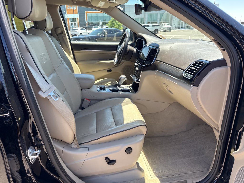 Used 2020 Jeep Grand Cherokee Overland AWD/4WD image 29