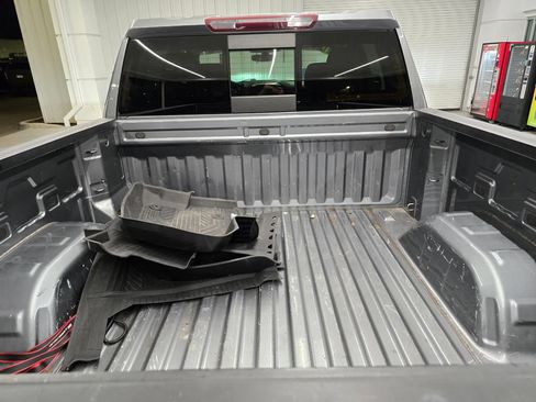 Used 2021 Chevrolet Silverado 1500 LT Trail Boss w/ Convenience Package II AWD/4WD image 6