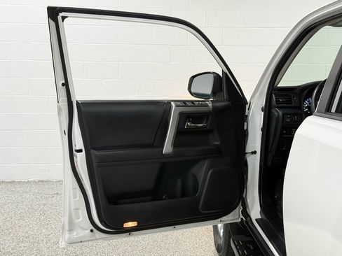 Used 2017 Toyota 4Runner SR5 image 11