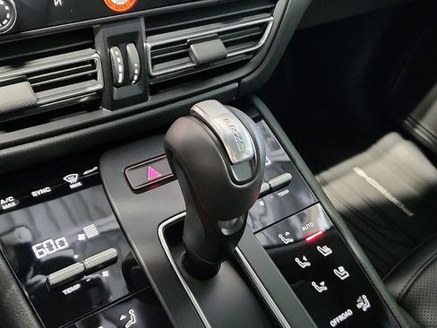 Certified 2026 Porsche Macan AWD/4WD image 15