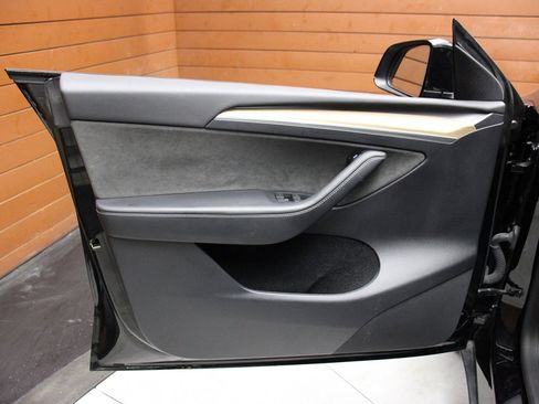 Used 2023 Tesla Model Y Long Range image 7