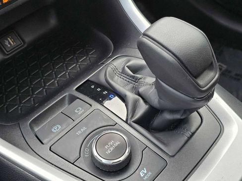Certified 2025 Toyota RAV4 XLE w/ Convenience Package image 35