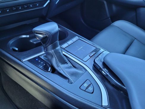 Used 2019 Lexus UX 250h w/ Premium Package AWD/4WD image 17