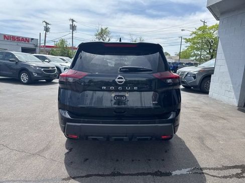 Used 2024 Nissan Rogue S AWD/4WD image 3