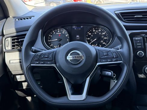 Used 2019 Nissan Rogue Sport S image 12