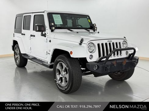 Used 2016 Jeep Wrangler Unlimited Sahara AWD/4WD image 4