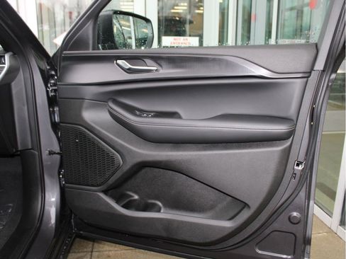 New 2025 Jeep Grand Cherokee Laredo X w/ Luxury Tech Group I image 23