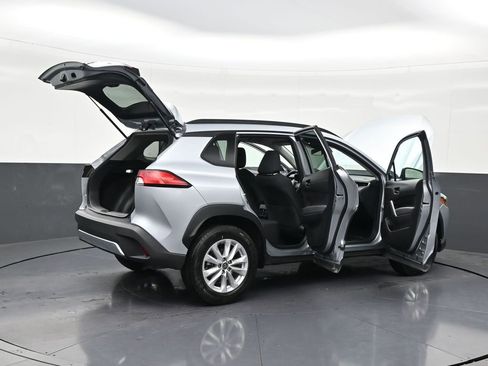 Used 2024 Toyota Corolla Cross LE image 31