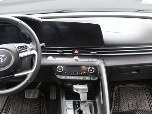 Used 2023 Hyundai Elantra Limited image 25