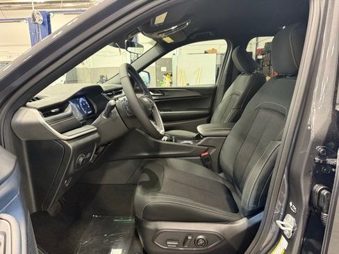 New 2025 Jeep Grand Cherokee Laredo w/ Luxury Tech Group I image 6