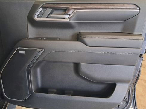 Used 2022 Chevrolet Silverado 1500 LTZ w/ LTZ Premium Package image 16