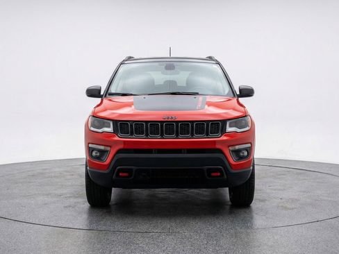 Used 2025 Jeep Compass Trailhawk AWD/4WD image 2