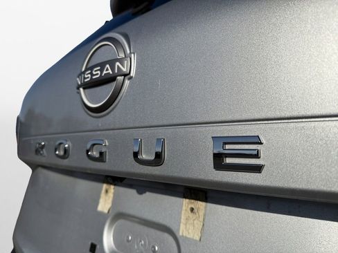 Certified 2023 Nissan Rogue SV image 17