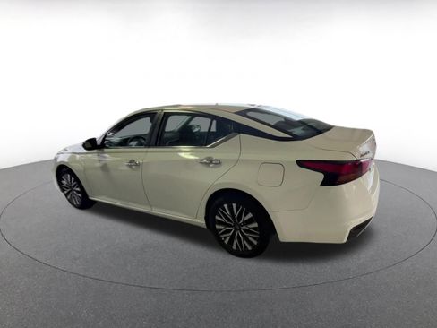 Used 2025 Nissan Altima 2.5 SV image 10