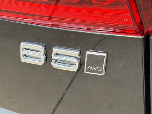 Certified 2023 Volvo XC60 B5 Ultimate w/ Climate Package image 9