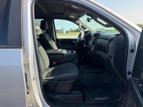 Used 2020 Chevrolet Silverado 2500 Custom w/ Custom Value Package AWD/4WD image 3