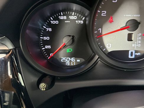 Certified 2019 Porsche Macan S AWD/4WD image 20