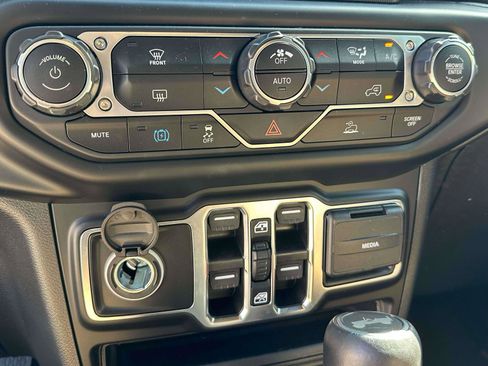 Used 2023 Jeep Wrangler Unlimited Sahara image 26