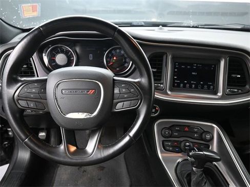 Used 2022 Dodge Challenger SXT image 18