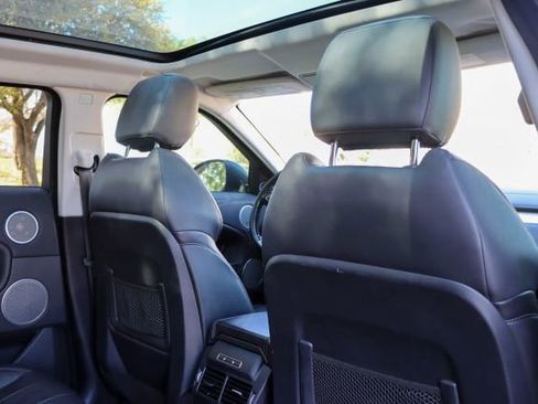 Used 2017 Land Rover Range Rover Evoque SE image 32