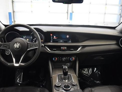 Used 2018 Alfa Romeo Stelvio Ti AWD/4WD image 5
