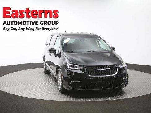 Used 2023 Chrysler Pacifica Touring-L FWD image 53