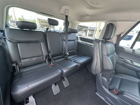 Used 2025 Ford Expedition Platinum AWD/4WD image 27