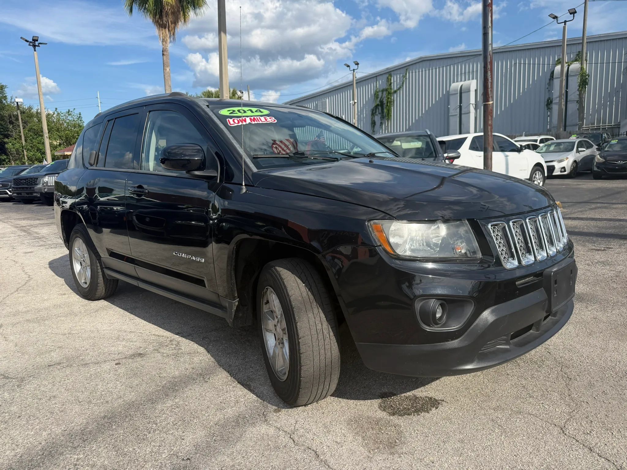 Used 2014 Jeep Compass Latitude FWD image 3