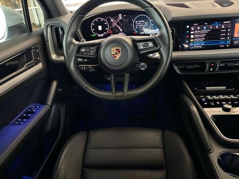 Used 2024 Porsche Cayenne AWD/4WD image 15