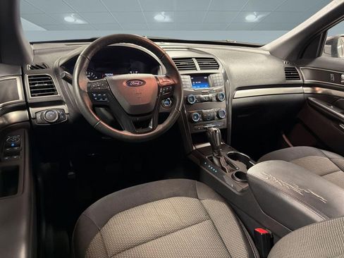 Used 2018 Ford Explorer XLT FWD image 28