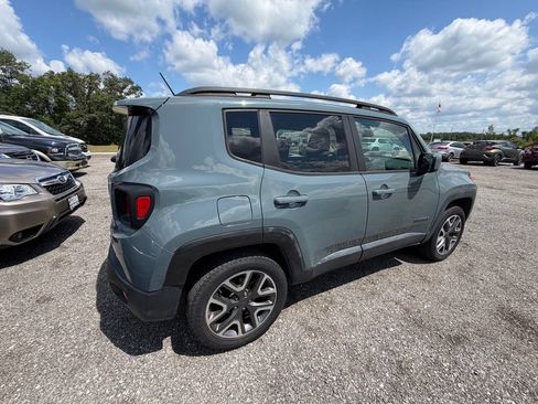 Used 2017 Jeep Renegade Latitude w/ Cold Weather Group AWD/4WD image 3