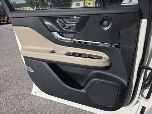 New 2026 Lincoln Corsair Reserve FWD image 12
