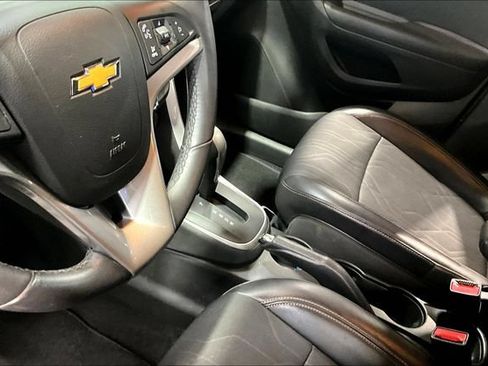 Used 2020 Chevrolet Trax LT w/ LT Convenience Package AWD/4WD image 17