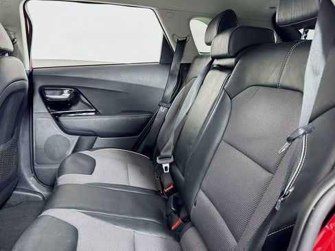 Used 2022 Kia Niro EX image 11