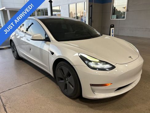 Used 2021 Tesla Model 3 Standard Range Plus image 2