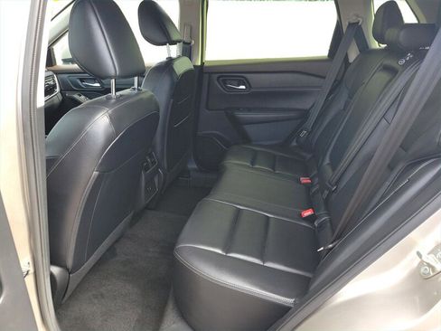 Used 2023 Nissan Rogue SL image 11