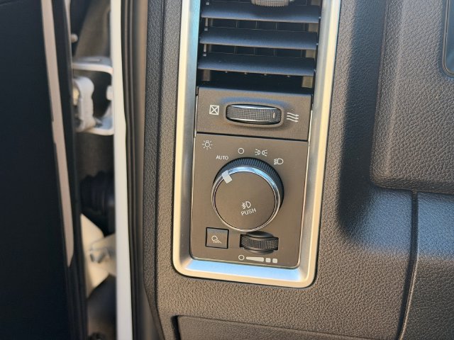 Used 2017 RAM 1500 Limited RWD image 31