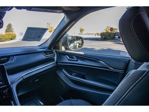 Used 2024 Jeep Grand Cherokee Laredo X w/ Luxury Tech Group I AWD/4WD image 20