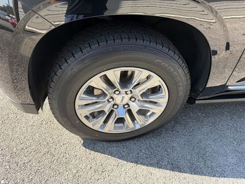 Used 2023 GMC Yukon XL Denali image 11