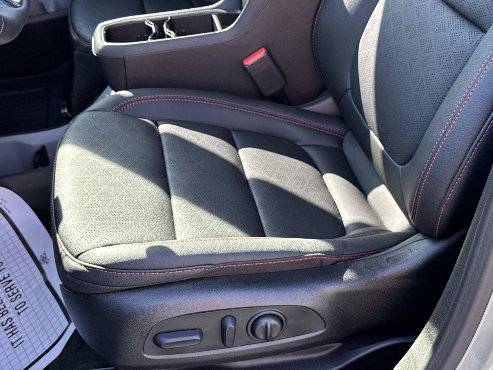 Used 2027 Chevrolet Bolt RS w/ Technology Package FWD image 12