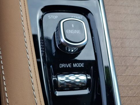 Used 2018 Volvo S90 T6 Inscription image 24