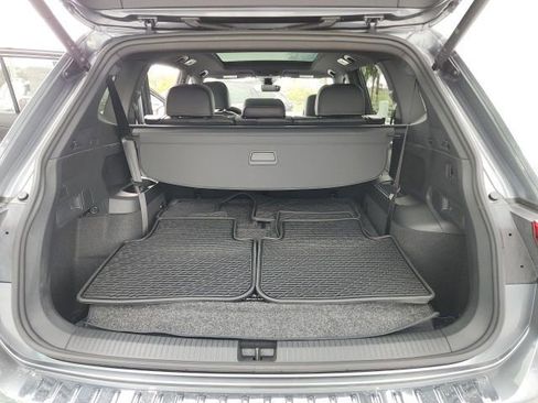 Used 2024 Volkswagen Tiguan SE R-Line image 20