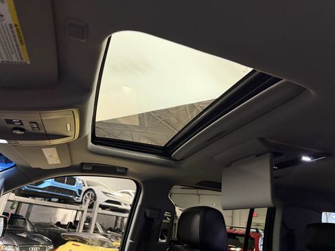 Used 2016 Chevrolet Suburban LTZ image 32