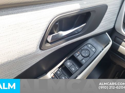 Used 2023 Nissan Rogue SV AWD/4WD image 32