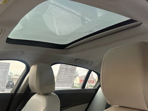 Used 2017 Jaguar XE Premium image 21