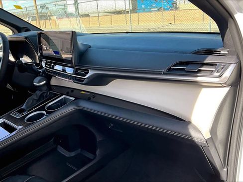 Certified 2026 Toyota Sienna Limited image 18